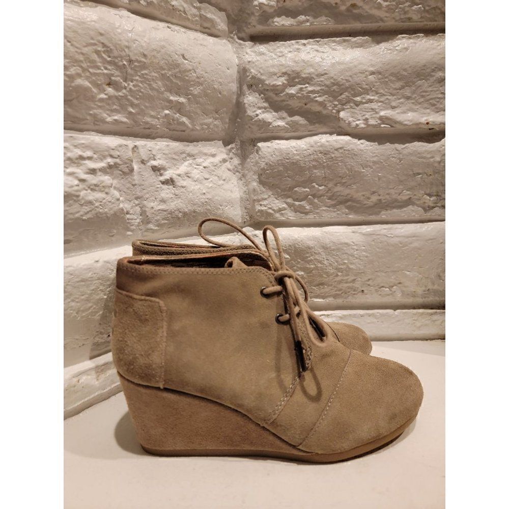 Toms Women's  Desert Wedge Bootie Ankle Desert Brown Suede Size 8